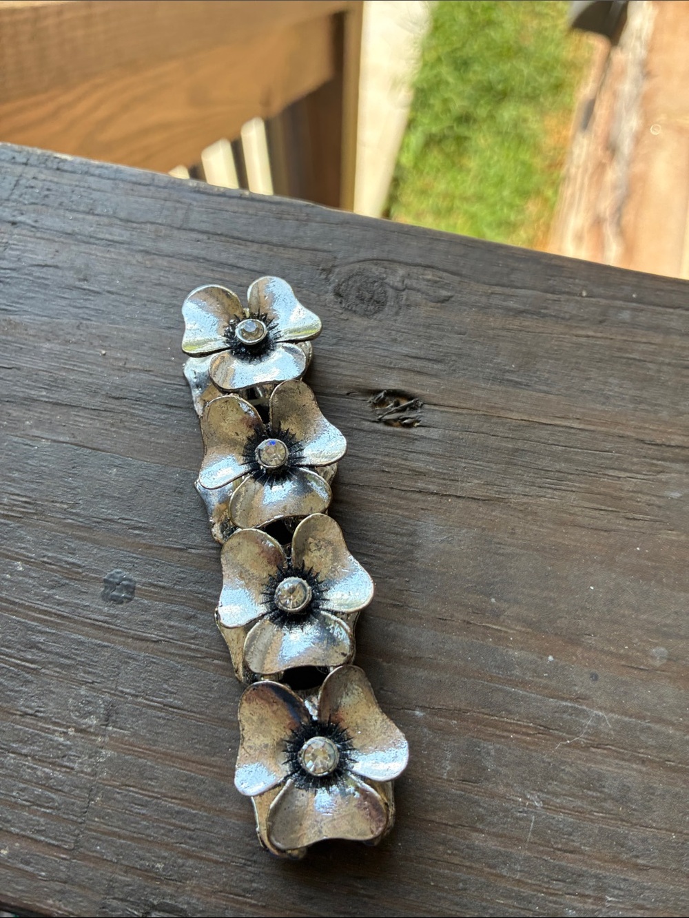 Vintage-Inspired floral stretch bracelet